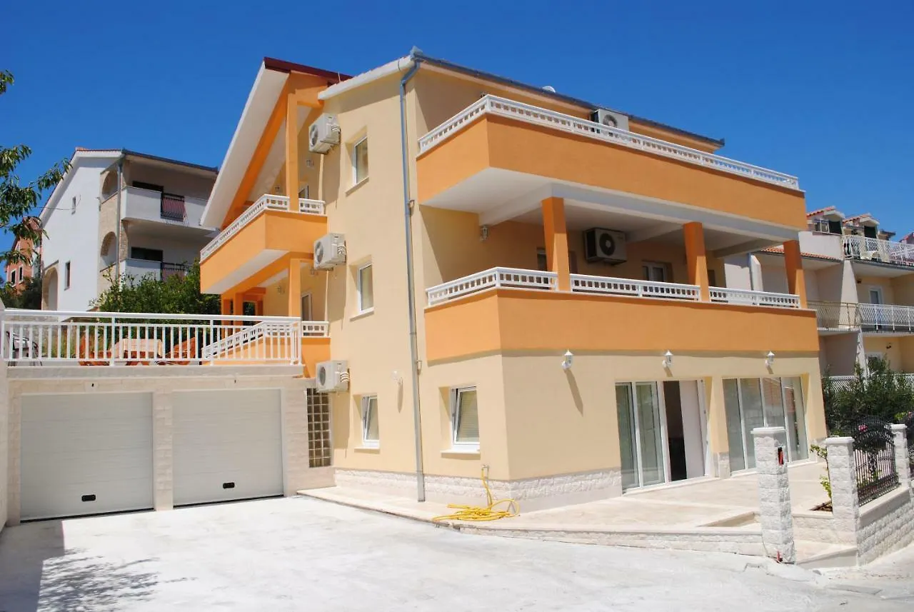 Ciovo Apartments 트로기르